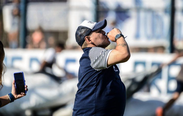 Maradona avisó que hoy se debe a Gimnasia y quiere ganar en La Boca.