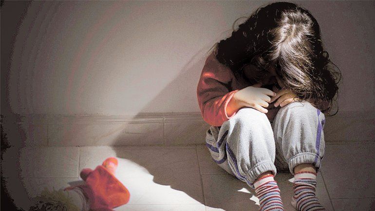 La niña no encontró en su hogar a quien contarle lo que padecía