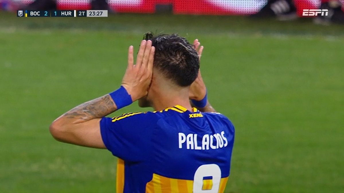 Carlos Palacios metió el clásico Topo Giggio para agradecerle a Román por haberlo llevado al club.&nbsp;