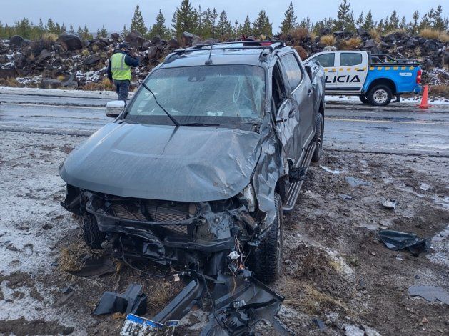 Neuquinos destruyeron su 4x4 cuando volvían de San Martín