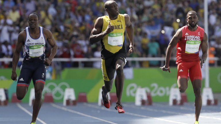 Usain Bolt salió a pista y ganó muy cómodo su serie de los 100 metros