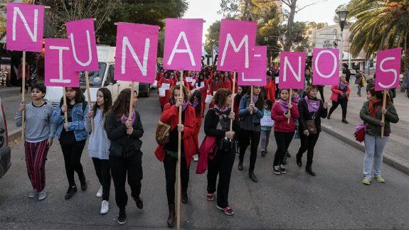 Mantuvo cautiva a su novia bajo amenazas de armas de fuego