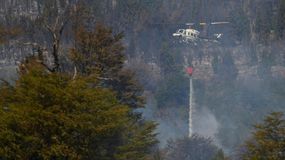 Tanto ayer miércoles como este jueves, en Puerto Patriada no hizo falta que operaran los medios áereos para combatir el incendio: sólo hubo recorridas terrestres para controlar puntos calientes. | LM Neuquen Tanto ayer miércoles como este jueves, en Puerto Patriada no hizo falta que operaran los medios áereos para combatir el incendio: sólo hubo recorridas terrestres para controlar puntos calientes.