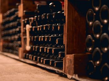 La verdadera magia del vino viejo no es haber resistido al paso del tiempo.