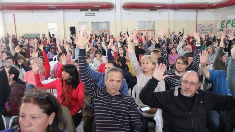 Las asambleas de ATEN votan 5 días más de paro