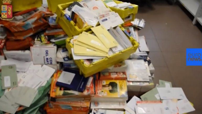 La compañía de correo se comprometió a entregar la correspondencia.