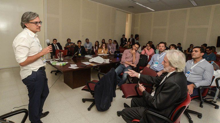 Físicos se reúnen en Neuquén para combatir el cáncer