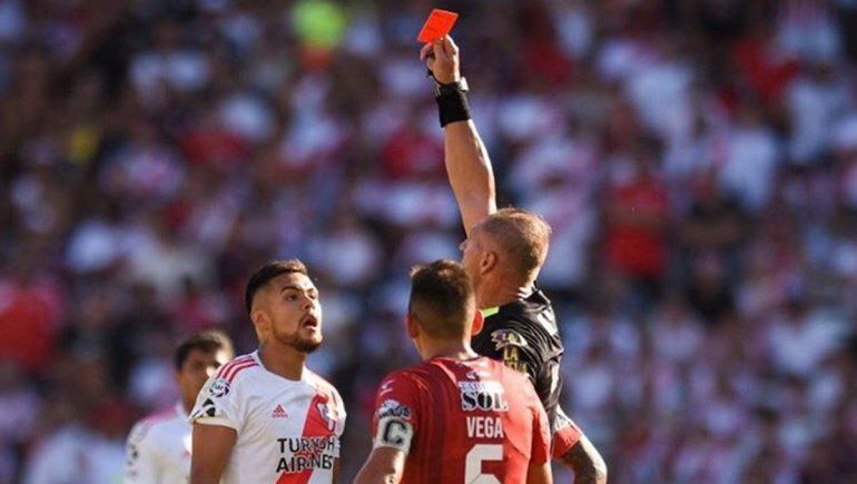 La tonta y rápida expulsión de Paulo Díaz y el enojo de Gallardo