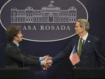 Scott Bessent destacó los resultados iniciales del acuerdo y aseguró que la operación “ya generó una ganancia”. Scott Bessent destacó los resultados iniciales del acuerdo y aseguró que la operación “ya generó una ganancia”.