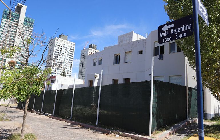 Incendio y muerte en el aguantadero de Avenida Argentina: una mujer fue hallada calcinada