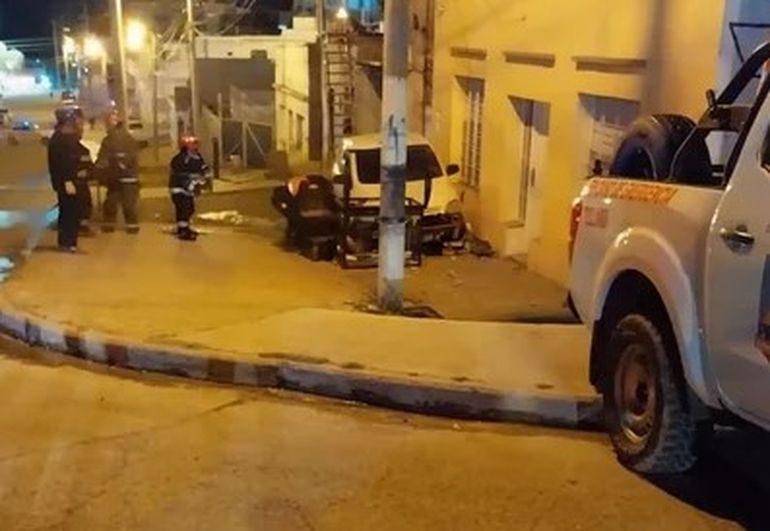 Un conductor chocó y rompió un caño de gas en Comodoro Rivadavia. Un conductor chocó y rompió un caño de gas en Comodoro Rivadavia.