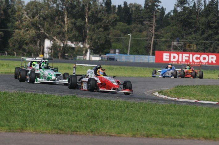 Polakovich se quedó con la final sabatina de la Fórmula 2.0