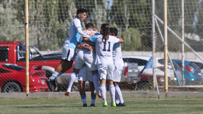 La Amistad ganó en casa y suma 9 de 9 en el comienzo del Regional. Foto: Anahí Cárdena 