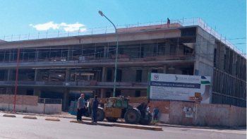 los arrastro una maquina de carga y siguio de largo los arrastro una maquina de carga y siguio de largo