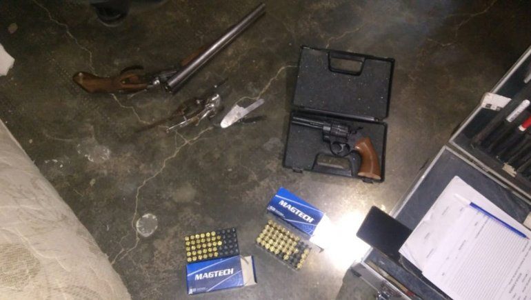Secuestran armas y municiones tras un allanamiento en una casa de Cutral Co