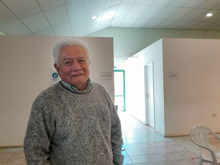 “Cuando no me lo dejaban ver era porque lo habían torturado. Él me contaba que de la U9 lo llevaban a otro lugar en vehículo que tardaban unos quince minutos, lo llevaban a La Escuelita, que lo encapuchaban y que ahí lo torturaban, le echaban agua y le daban con picana eléctrica. Una vez me dijo: ‘El que me tortura tiene la voz ronca y me dice que me van a liquidar’”, declaró Marcos Seminario. “Cuando no me lo dejaban ver era porque lo habían torturado. Él me contaba que de la U9 lo llevaban a otro lugar en vehículo que tardaban unos quince minutos, lo llevaban a La Escuelita, que lo encapuchaban y que ahí lo torturaban, le echaban agua y le daban con picana eléctrica. Una vez me dijo: ‘El que me tortura tiene la voz ronca y me dice que me van a liquidar’”, declaró Marcos Seminario.