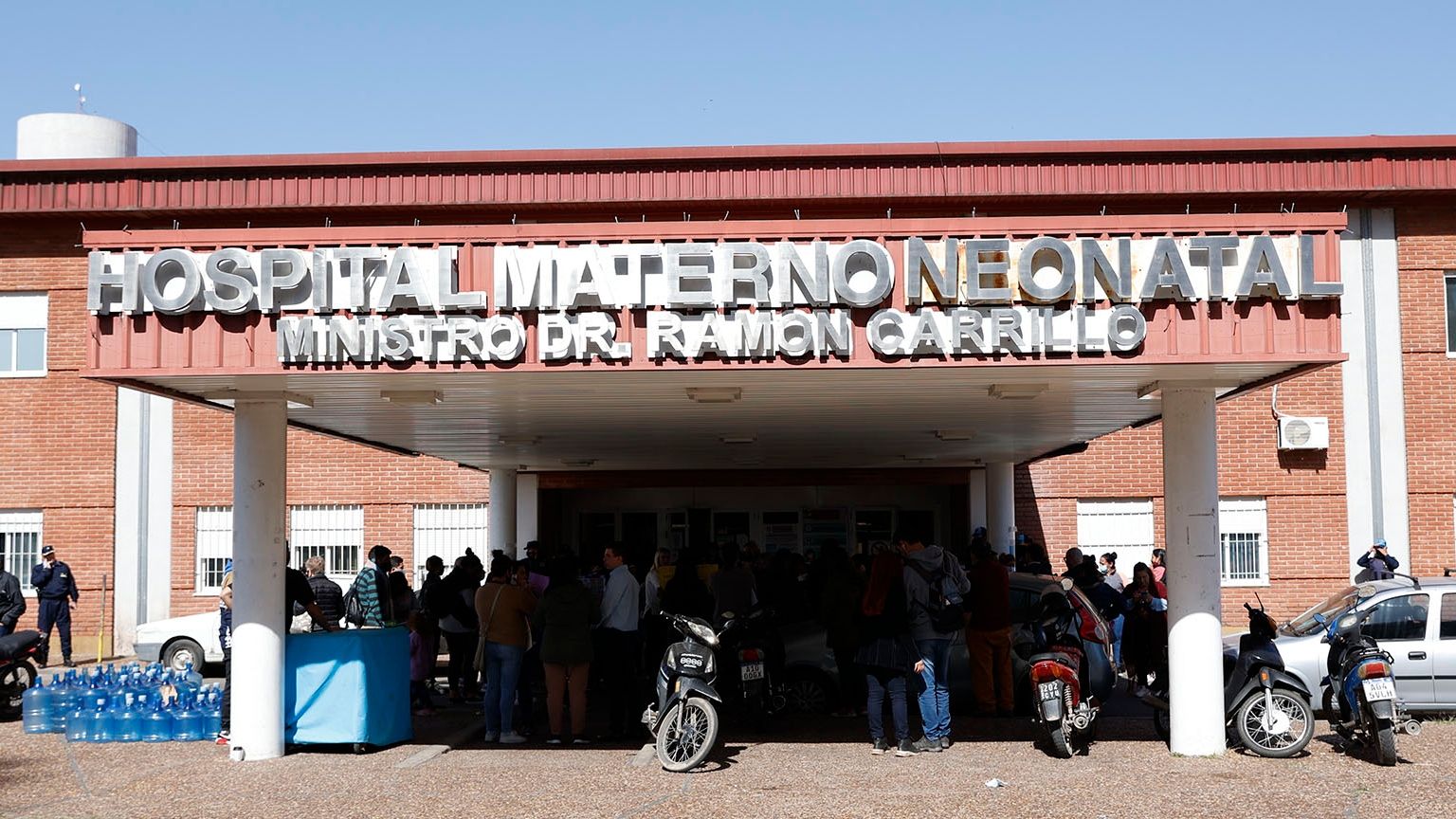 Piden la detención de ex ministro por la muerte de bebés