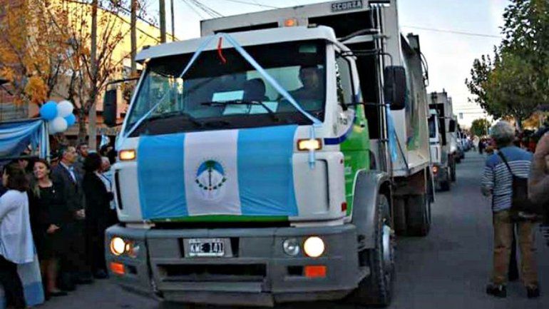 En la ciudad de Plottier se presentaron los camiones de la basura.