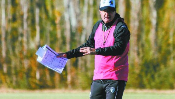 Gustavo Raggio, el entrenador del Cipo protagonista del Federal A.