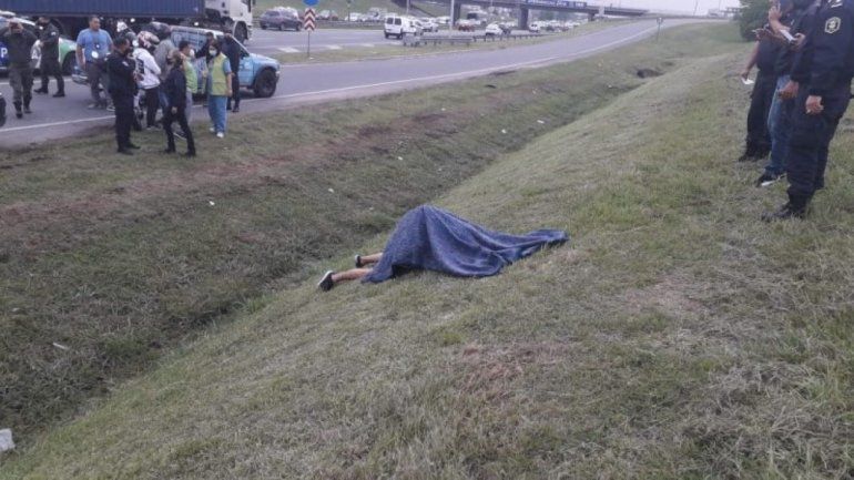 El delincuente se tiroteó con el policía y terminó muerto a un costado de la Panamericana.