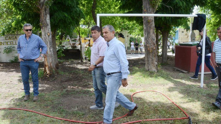 Horacio Quiroga recorrió la plaza del barrio Belgrano y afirmó que el próximo gabinete será casi el mismo que el actual.