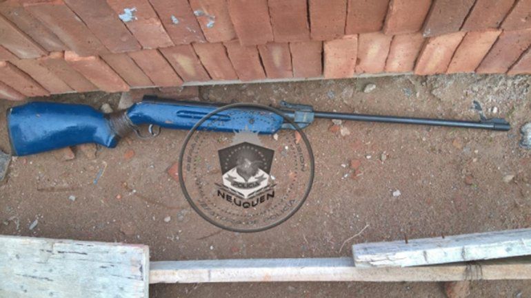 Secuestran un rifle de gas comprimido tras una denuncia por amenazas