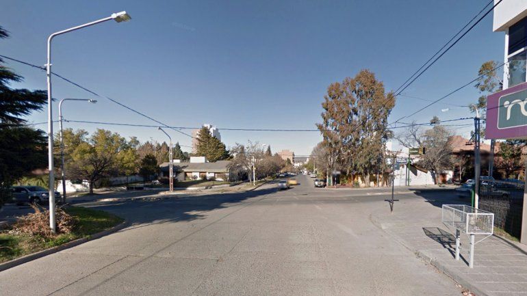 En patota, desfiguraron a un joven para robarle la mochila