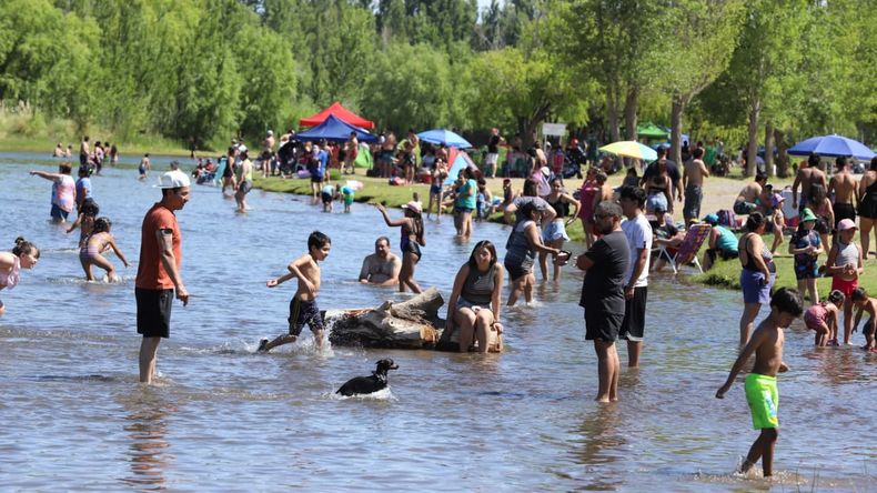 En 16 fotos: Neuquén, al rojo vivo, es una de las ciudades más calurosas del país | LM Neuquen En 16 fotos: Neuquén, al rojo vivo, es una de las ciudades más calurosas del país