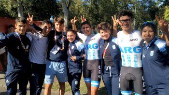Aplauso, medalla y beso:  ¡La ciclista neuquina Abril Garzón logró el bronce!