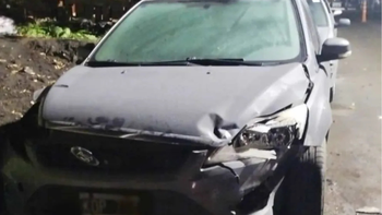 un fuerte choque provocado por un borracho en contramano destruyo dos autos estacionados un fuerte choque provocado por un borracho en contramano destruyo dos autos estacionados