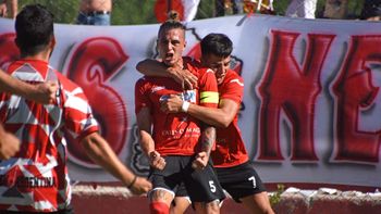 el rojo, el unico neuquino que festejo en el inicio del federal amateur el rojo, el unico neuquino que festejo en el inicio del federal amateur