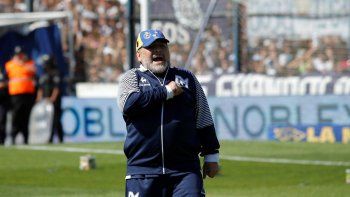 el primer clasico de diego: corte y sonrisa, la pelea con la gata fernandez y derrota