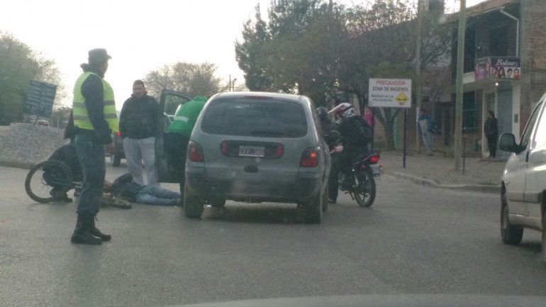 Atropellaron a un ciclista en la calle Catriel
