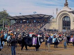 Las críticas apuntan a la posibilidad de usar como resguardo cuarentenario el predio de La Rural en Palermo. Las críticas apuntan a la posibilidad de usar como resguardo cuarentenario el predio de La Rural en Palermo.