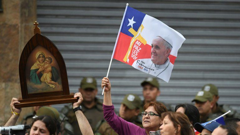 El Papa ya tuvo su primer contacto con los chilenos