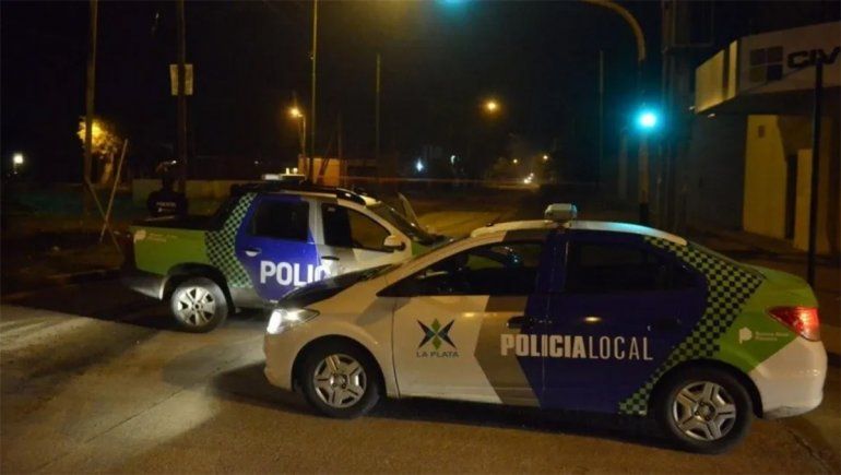Violaron a una adolescente de 14 años durante una triple entradera
