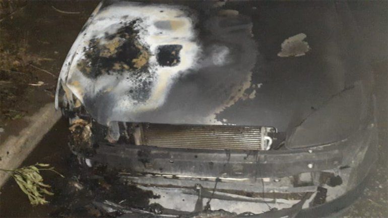 El Chañar: para Bomberos, el incendio del auto fue accidental