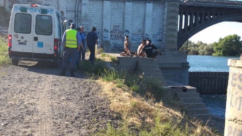 Se tiró del paredón del dique Ballester y se lesionó: tuvo que ser rescatado