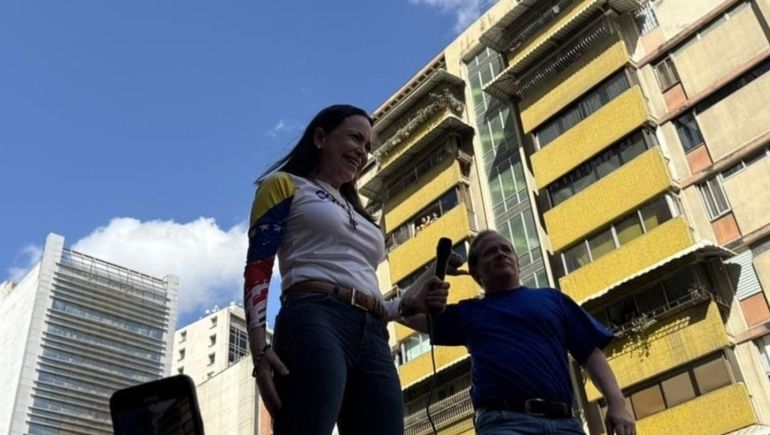 Denuncian que María Corina Machado fue violentamente interceptada por efectivos de Nicolás Maduro