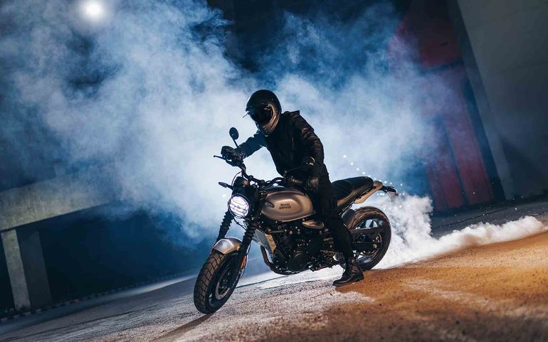 La nueva Royal Enfield GRR 450 puede conseguirse financiando hasta el 50% de su valor en 12 cuotas sin interés, o hasta el 70% con sistema UVA en plazos de 12, 18 o 24 cuotas. La nueva Royal Enfield GRR 450 puede conseguirse financiando hasta el 50% de su valor en 12 cuotas sin interés, o hasta el 70% con sistema UVA en plazos de 12, 18 o 24 cuotas.