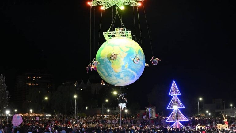 El show de Elevé que hizo delirar a los vecinos en el comienzo de Capital Navideña. El show de Elevé que hizo delirar a los vecinos en el comienzo de Capital Navideña.
