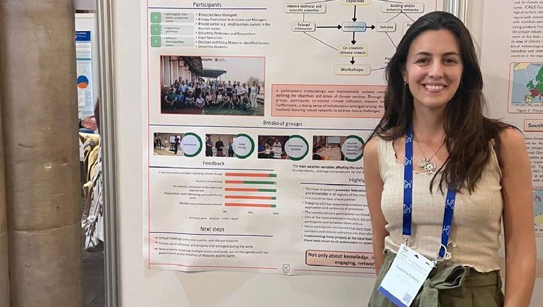 Caterina Cimolai cursa actualmente un doctorado en la Universidad Rovira i Virgili, en Tarragona, España, donde investiga sobre cambio climático y adaptación en ciudades. Caterina Cimolai cursa actualmente un doctorado en la Universidad Rovira i Virgili, en Tarragona, España, donde investiga sobre cambio climático y adaptación en ciudades.