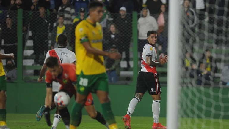 River se recuperó y derrotó a Defensa