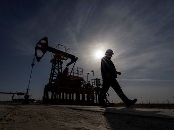 Los diálogos para conducir a la paz entre Rusi y Ucrania impactan en los precios del petróleo.