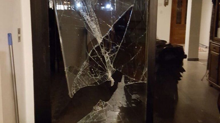 Los ladrones entraron por una puerta-ventana que da al patio.