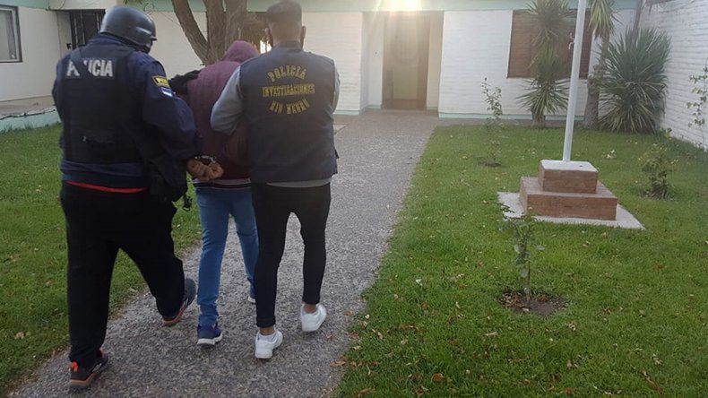 Ambos sospechosos se entregaron junto a su abogado. Foto: Ilustrativa. Ambos sospechosos se entregaron junto a su abogado. Foto: Ilustrativa.