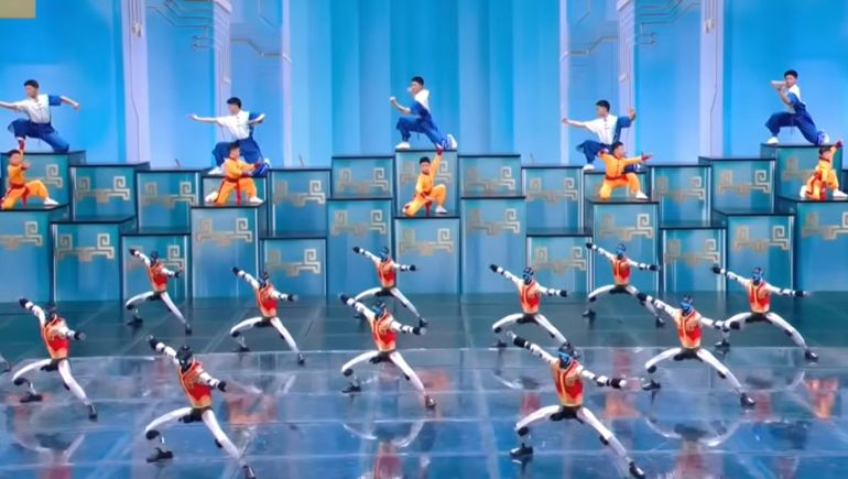 &nbsp;La impresionante exhibición de artes marciales de los robots en el marco de los festejos por el Año Nuevo lunar en China.