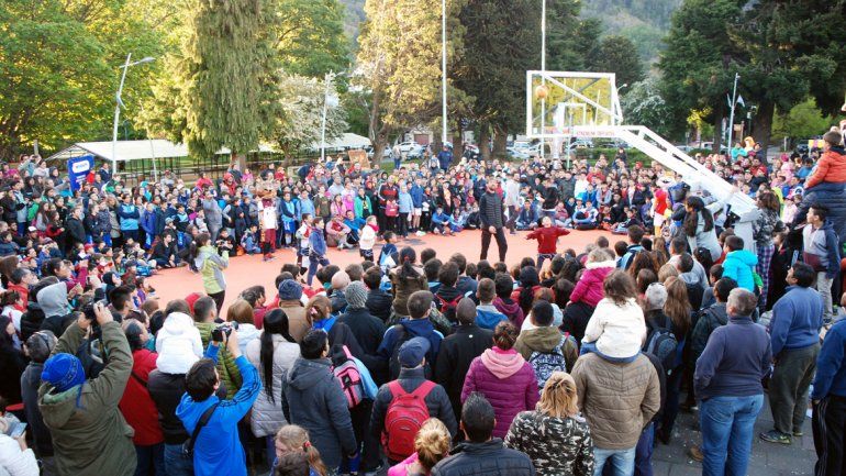 Unos 2 mil chicos disfrutaron del integrante de la Generación Dorada.