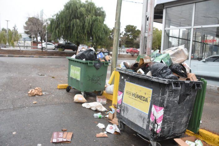 Tras el finde XXL, la ciudad explota de basura