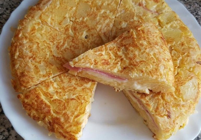 Tortilla de jamón y queso en solo 15 minutos: la deliciosa receta exprés